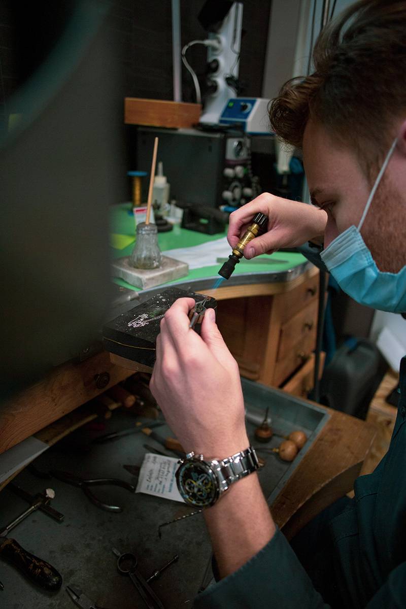 artisans_bijoutiers_marcq_atelier_soudure.jpg
